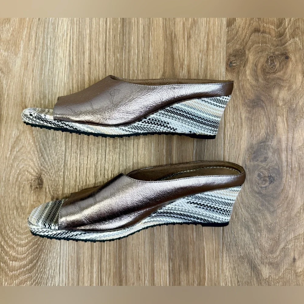 J. Renee ABRIELLE Taupe Metallic Size 7.5 LNC
